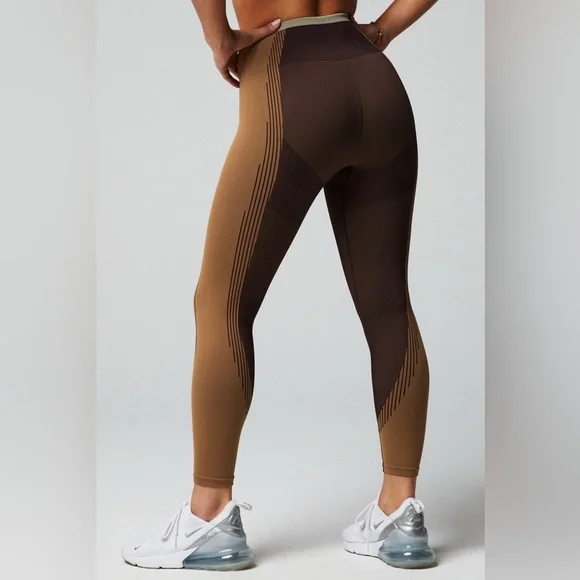 Fabletics Seamless Fusion Tan and Chocolate Set Size M - Picture 6 of 6